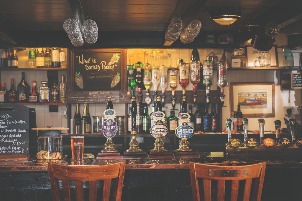The Ship Inn Пензанс Экстерьер фото